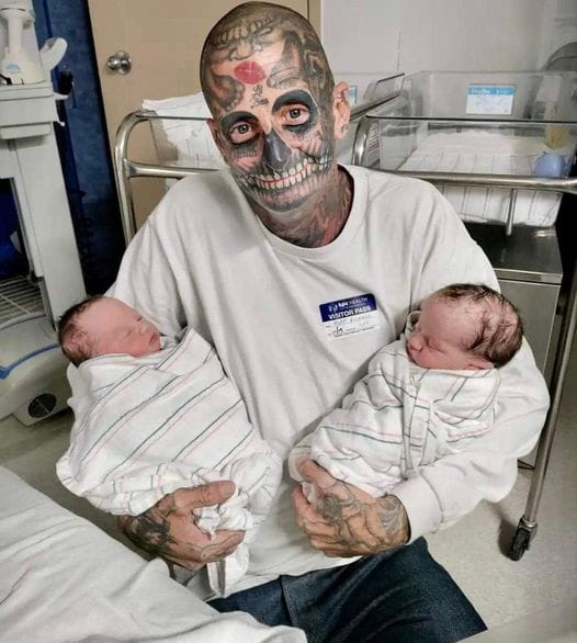 Dad With 240 Tattoos Faces Backlash As People Think He Is A Horrible Father – Then His Wife Reveals The Truth